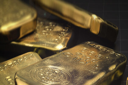 State Street Warns Bitcoin Rally Could Undermine Gold’s Safe-Haven Status